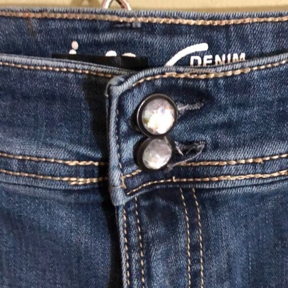 INC Embroidered Distressed Crystal Button Jeans Size 8P Medium Wash NWOT - Picture 3 of 7